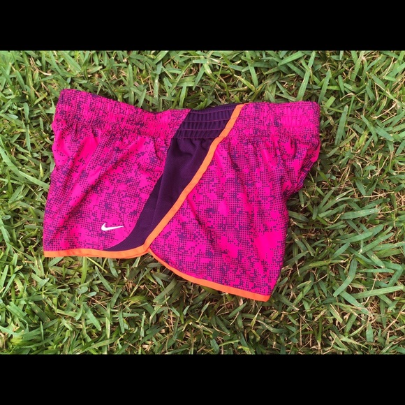 ✶ NIKE SHORTS ✶ - Picture 3 of 4